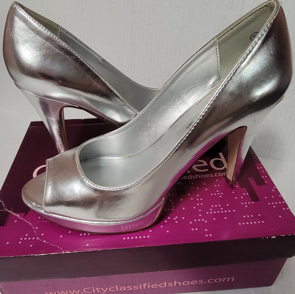Cityclassified Silver Heels Size 7.5 EUC - Picture 3 of 7
